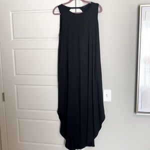 Black maxi dress with pockets!